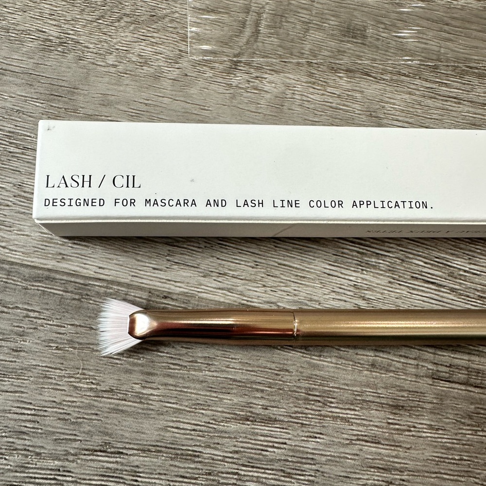Seint Lash Makeup Brush | NWT - Picture 2 of 3